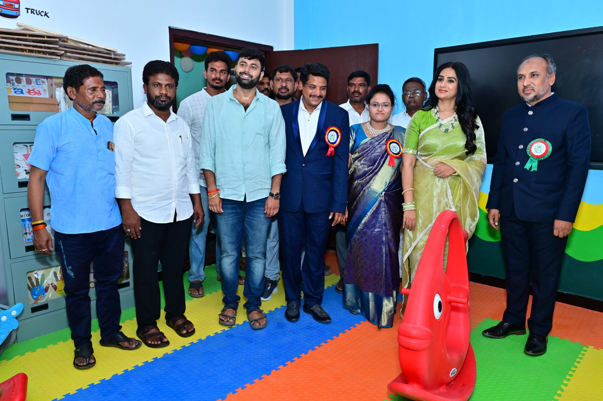 Dignitaries at the KG Activity Room